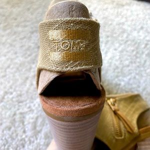 NWOT Toms Majorca sandals size 7
